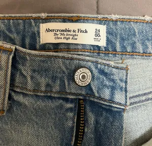 Abercrombie Ultra High Rise 90s Straight Jean thumbnail 5