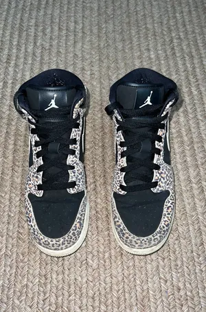 Jordan 1 Mid SE Leopard thumbnail 2