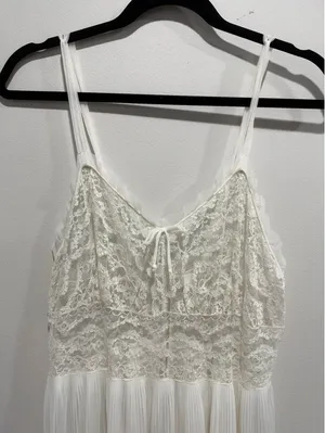 Vintage 1950s Rhythm Lingerie Sheer Pleated Lace Nightgown 34 thumbnail 3