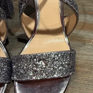 Jewel Badgley Mischka Women's 9 Silver Glitter Block Heel Sandals NIB Wedding‎ thumbnail 5