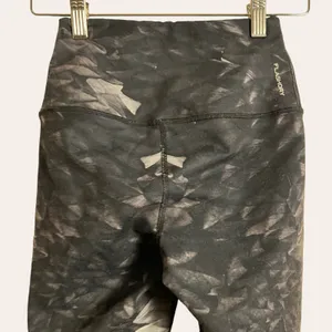 The North Face Flashdry Black Print High Waist Athletic Leggings Size XS thumbnail 4