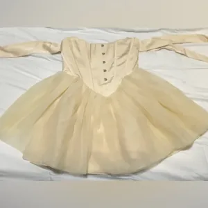 Oh Polly : Off Shoulder Tulle Skirt Mini Dress in Ivory, Size 4, Worn ONCE! thumbnail 4