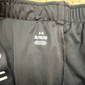 NWT! Under Armour Black HeatGear Athletic Shorts Size XL thumbnail 3