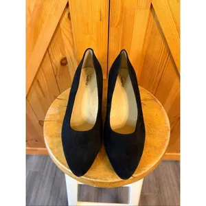 Trotters Kiera Pump Black Suede Size 11WW thumbnail 2