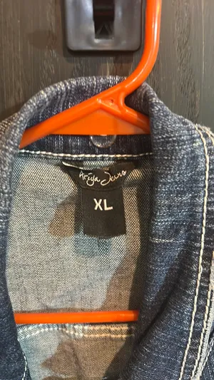 Ariya Jeans Sleeveless Jean jacket thumbnail 3