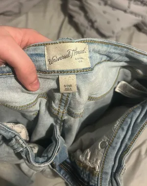 Universal Threads Mom Jeans thumbnail 4
