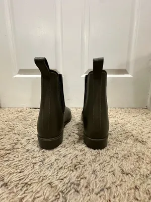 Ankle rain boots by Target. Green, beautiful shape thumbnail 2