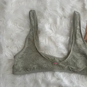 Skims Stretch Lace Plunge Bralette Talc Multi Size Small thumbnail 4