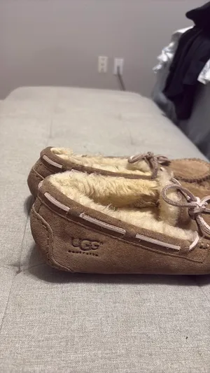 Ugg slippers  thumbnail 4