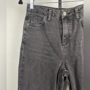 Urban Outfitters BDG Washed Gray Black Denim Mom High‎ Rise Jeans thumbnail 2
