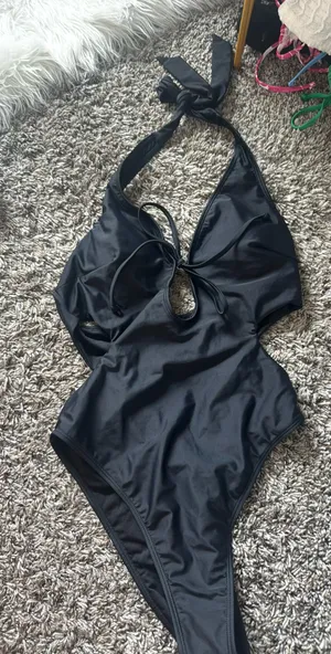 One Piece Swimsuit Black thumbnail 2
