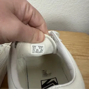 Vans Women’s Old Skool Sneakers in True White Size 6 thumbnail 8