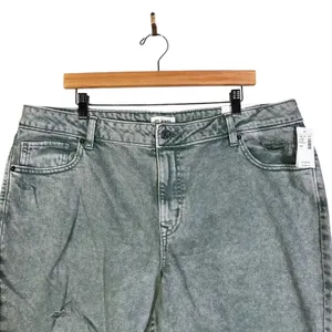 NWT M Jeans by Maurices 18W Straight Crop Jeans High Rise Distressed Acid Wash thumbnail 2