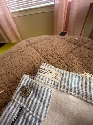 Abercrombie The 90s Relaxed Jean High Rise thumbnail 4
