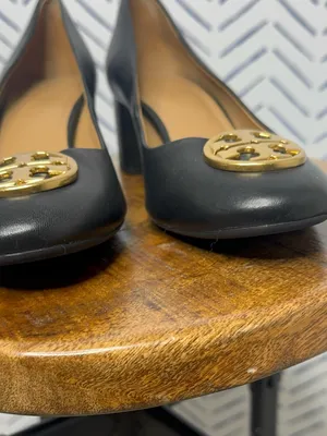 Tory Burch Black Leather Block Heel Pumps Gold Logo Medallion Excellent Size 8.5 thumbnail 5