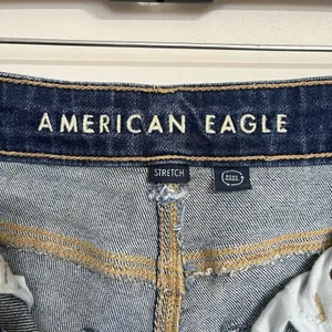 American‎ Eagle Mom Jeans Womens 4 Short Blue High Rise Stretch Denim thumbnail 3