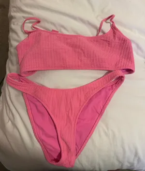 Triangl Bikini thumbnail 1