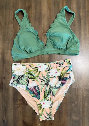 Cupshe NEW Two Piece High Waisted Swim Suit Mixed Size M/L #260930 thumbnail 1