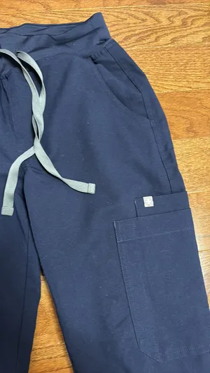 FIGS technical collection Kade Cargo Scrub Pants for Women thumbnail 4