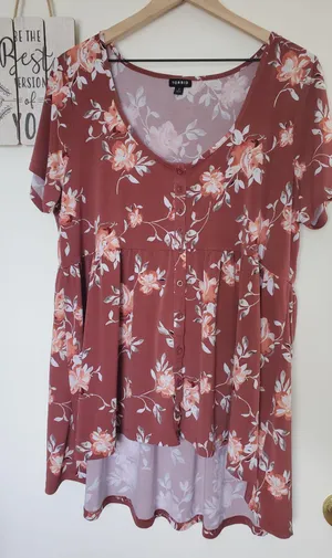 Torrid Women's Plus Size Size 2XL Red Floral Tunic Button Down Front Stretch Dress Blouse thumbnail 1