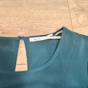 Kimchi Blue Teal‎ Green Puff Sleeve Keyhole Dress Women's Size Xsmall XS thumbnail 3