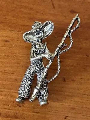 Vintage Silver Tone Mexican Vaquero Brooch Sombrero Cowboy Figural Pin thumbnail 1