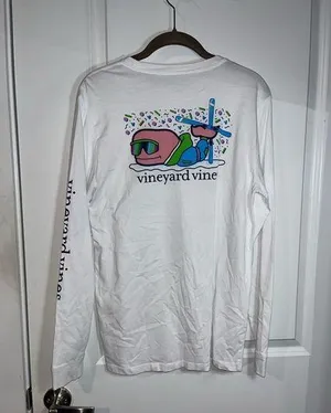 Vineyard Vines Snow Ski Whale Design White Cotton Long Sleeve Tshirt Size XL thumbnail 1