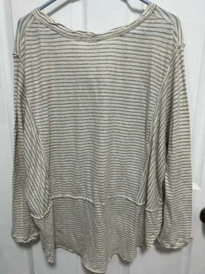 We The Free People Top Free Long Sleeve size M white and Grey thumbnail 5