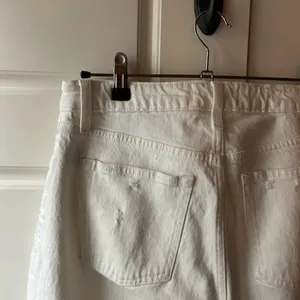 The Skinny High Rise White Distressed Jeans thumbnail 5