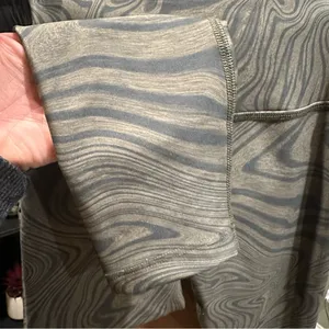 Beyond Yoga Printed Midi Leggings – Size M – Deep Olive Swirl thumbnail 5