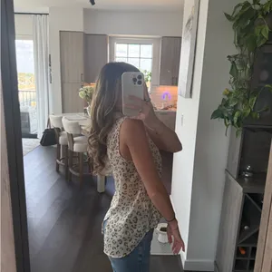 Edge Leopard Print Sleeveless Blouse (Size Medium) thumbnail 2