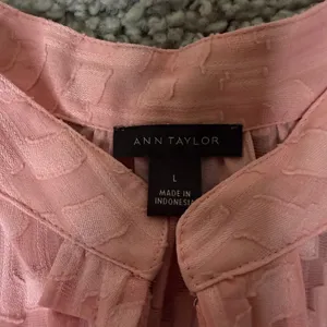 Ann Taylor Pink Burnout Ruffle Split Neck Sleeveless Blouse Top Large thumbnail 5