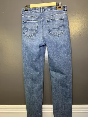 American Eagle Outfitters Mom Jeans Womens 8 Long Light Wash Distressed Denim thumbnail 4