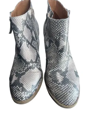 Universal Threads Stylish Snake Print Ankle Boots Western Chunky Heel Zipper Booties‎ S-52 thumbnail 1
