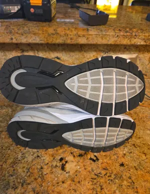 New Balance 990v5 Sneakers thumbnail 3