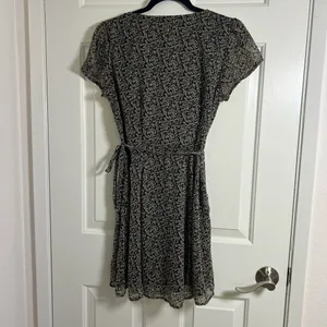Abercrombie & Fitch Floral Faux Wrap Mini Dress Flutter‎ Sleeve V-Neck Lined thumbnail 5