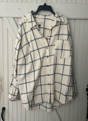 Universal Threads Oversized Flannel thumbnail 1