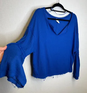 We The Free Royal Blue Waffle Knit Bell‎ Sleeve V Neck Raw Hem Top Size M thumbnail 1