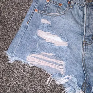 Signature 8 High-waisted distressed denim shorts in blue thumbnail 6