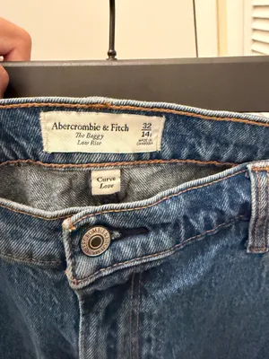 Abercrombie Baggy Low-Rise Jeans Curve Love thumbnail 2