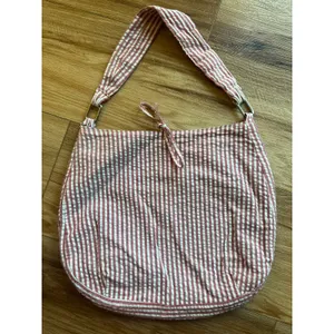 Red White Seersucker Striped Cotton Hobo Bag Navy Lining Zip Pocket Summer Tote thumbnail 2