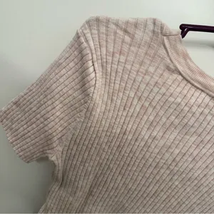 Abercrombie and Fitch Pink Short Sleeve Cropped Sweater thumbnail 5