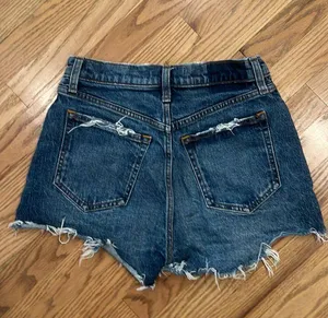 Abercrombie The Mom Short High Rise thumbnail 2