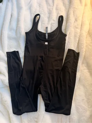 Vuori Black Scoop-Neck Active Jumpsuit thumbnail 3