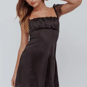 Selfie Leslie Dress Black and Lace Mini thumbnail 2