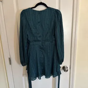 Allison + Kelly Emerald Green Faux Wrap Mini Dress Size‎ Medium thumbnail 4