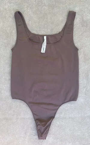 Babaton Aritzia Mauve Scoop-Neck Bodysuit minimalist classic basic effortless S thumbnail 1