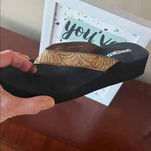 Unr8ed Serena Sparkly Gold Flip Flops Size 7 thumbnail 4