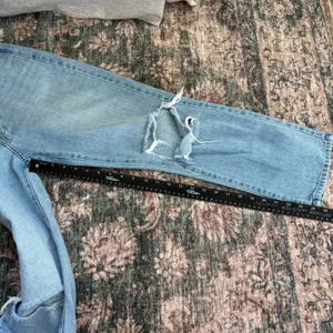 Just Black‎ Denim Straight Leg Jeans Size 28 Distressed Light Wash Made In USA thumbnail 13
