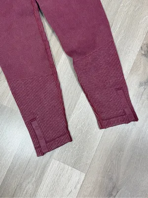 Aerie Offline Main Squeeze Ribbed Waffle Snap Ankle Hi Rise Leggings‎ Maroon M thumbnail 5